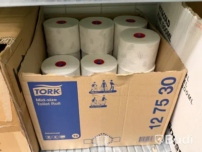 Hyllsystem inklusive städ- & förbrukningsartiklar