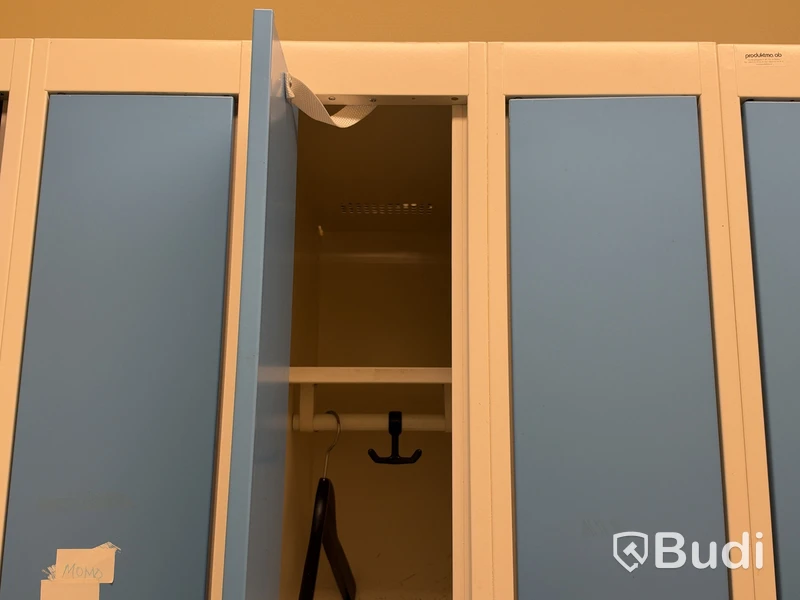 Produktma changing room locker with bench