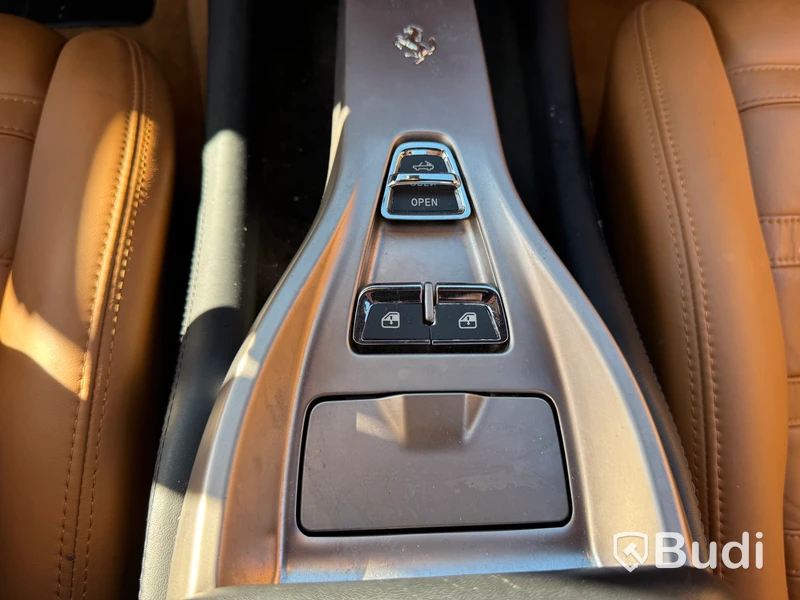 Ferrari California 4.3 V8 F1 DCT -2011 | 460 hk
