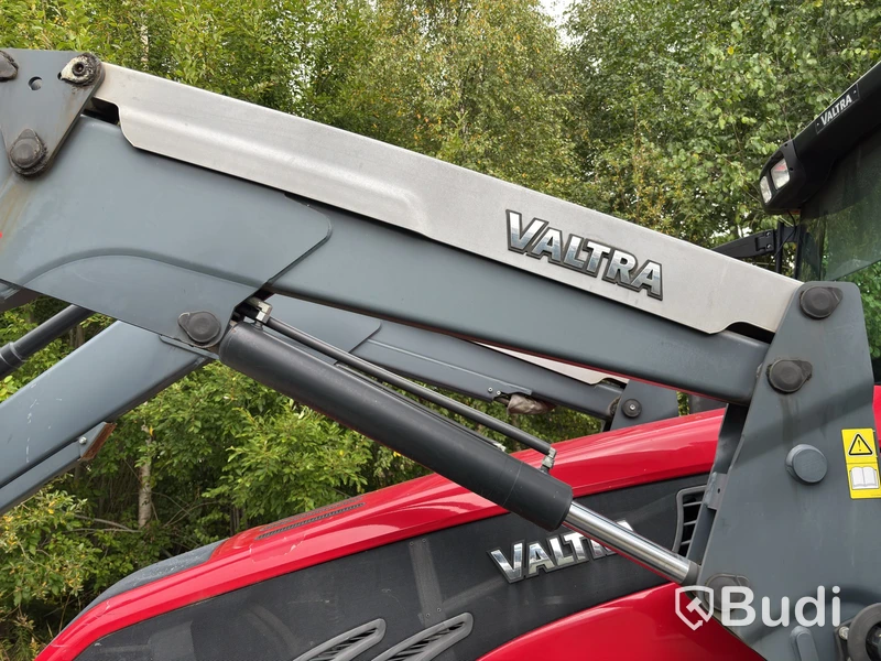 Valtra ELP756 T163 Tractor with Loader