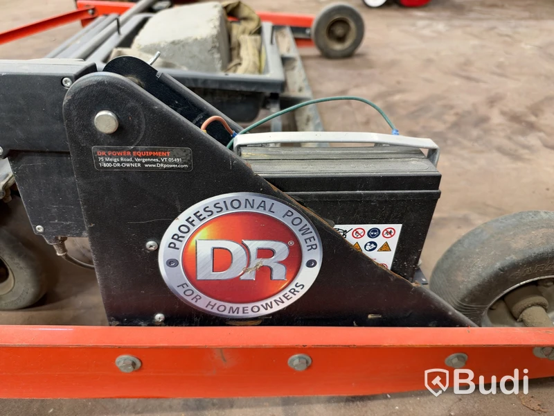 Fjärrstyrd bogserad vägsladd DR Power Grader