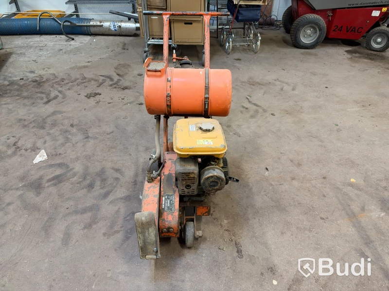 Betongkap Mikasa, bensindriven