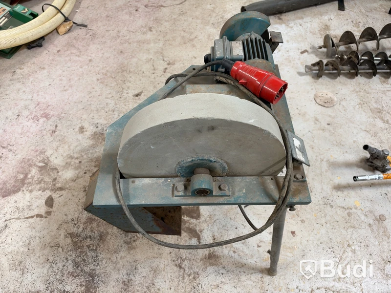 Grinding machine with large grindstone and stand