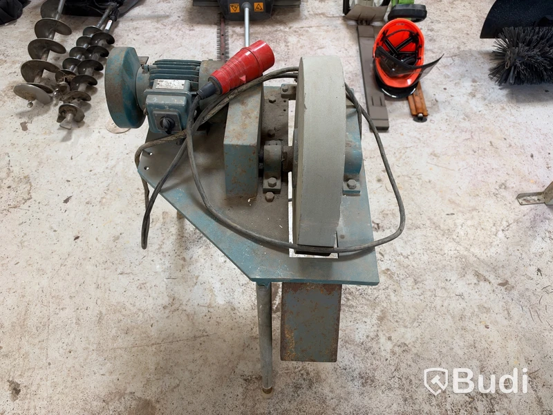 Grinding machine with large grindstone and stand