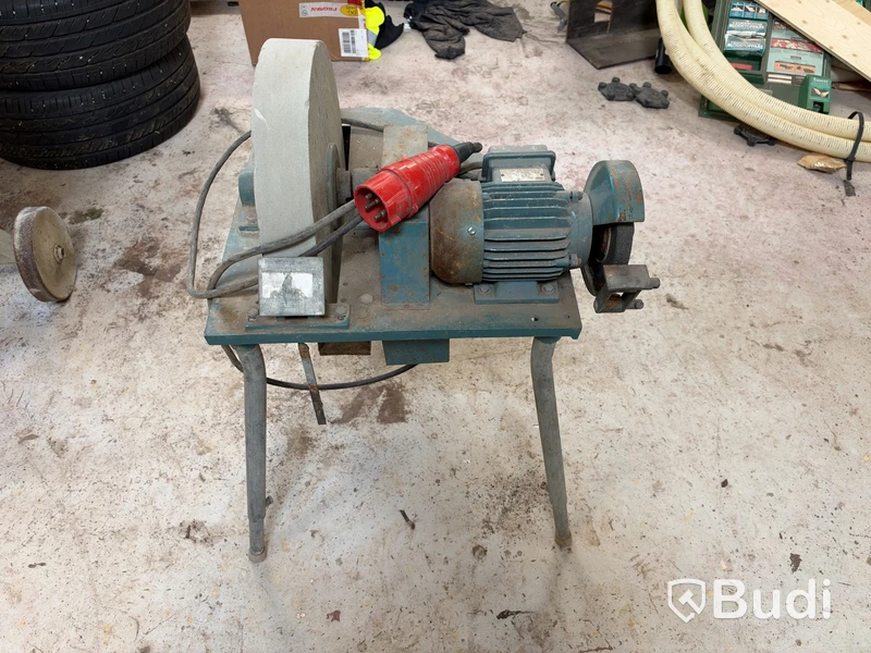 Grinding machine with large grindstone and stand