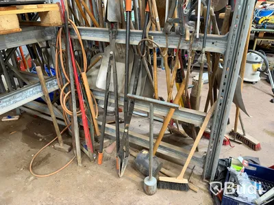 Lot of hand tools, spades and snow shovels