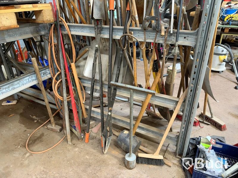 Lot of hand tools, spades and snow shovels