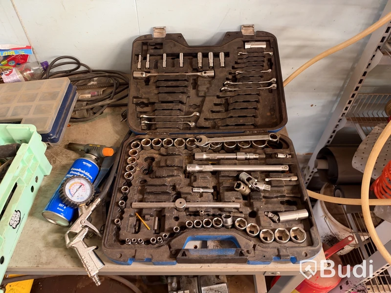 Lot of workshop equipment and tools