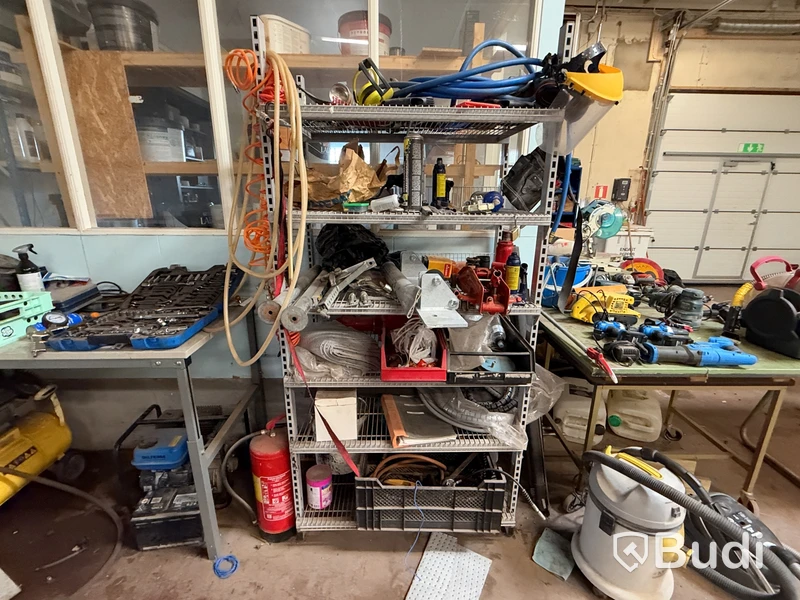 Lot of workshop equipment and tools