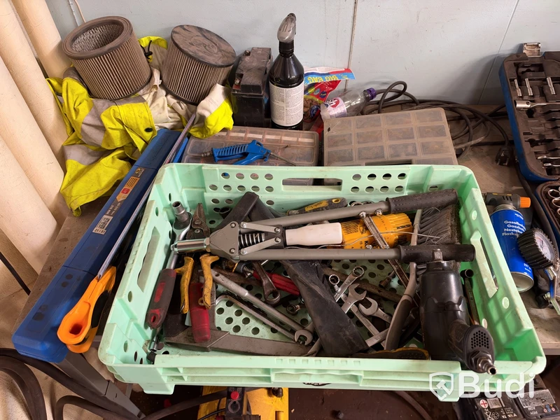 Lot of workshop equipment and tools