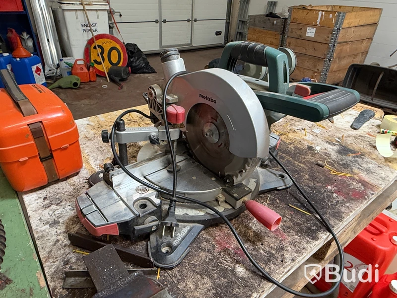 Lot of workshop equipment and tools