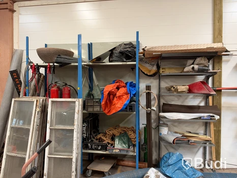 Hyllor inklusive innehåll
