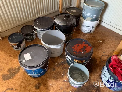 Lot of paint, oils and chemicals