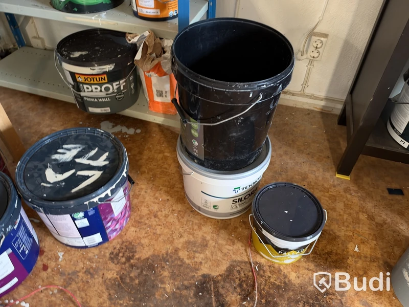 Lot of paint, oils and chemicals