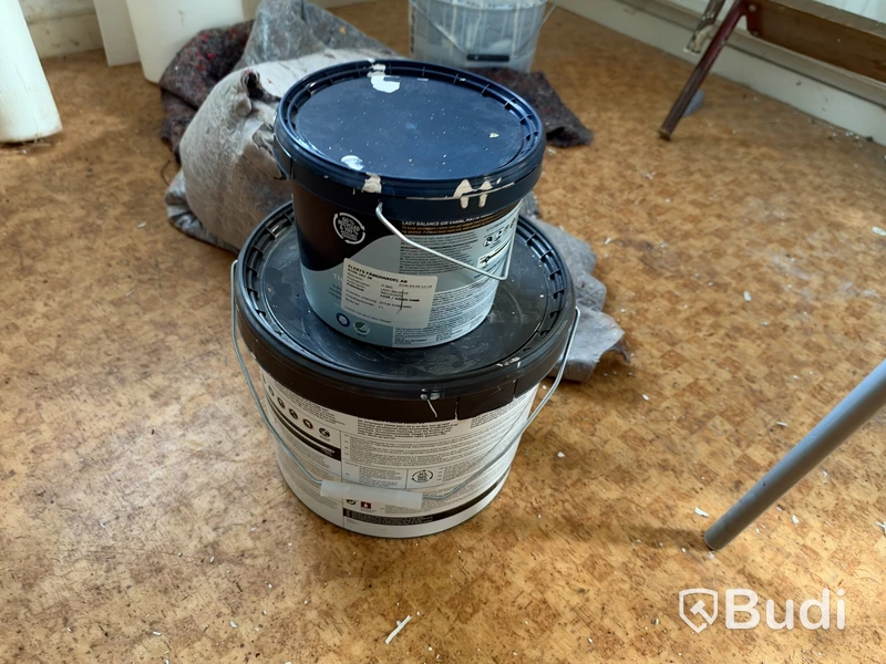 Lot of paint, oils and chemicals