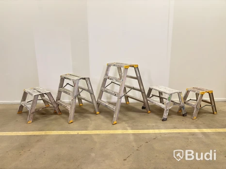 Parti med arbetsbockar, olika höjd