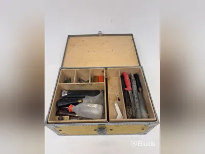 Varmluftspistol och mattsvets Leister, Triac S. Inkl. diverse verktyg/redskap och förvaringslåda
