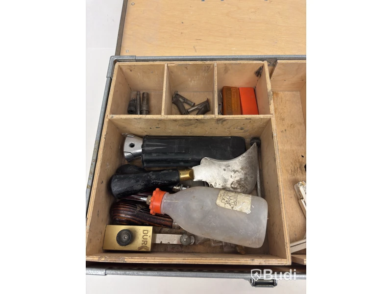 Varmluftspistol och mattsvets Leister, Triac S. Inkl. diverse verktyg/redskap och förvaringslåda