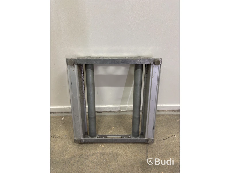 2 Lubbering cable reel stands