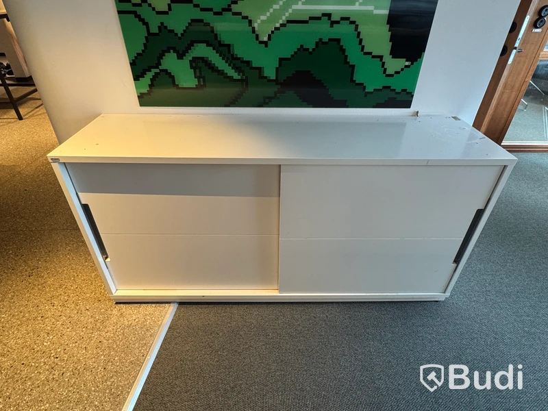 Storage cabinet with sliding doors