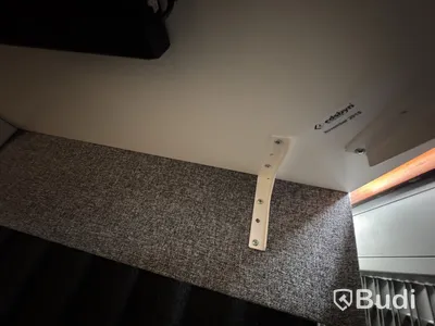 Höj och sänkbart skrivbord inkl. ljudabsorbent