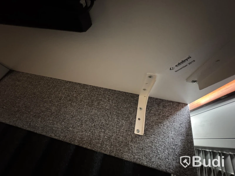 Höj och sänkbart skrivbord inkl. ljudabsorbent