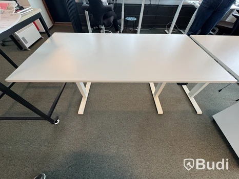 Höj och sänkbart skrivbord