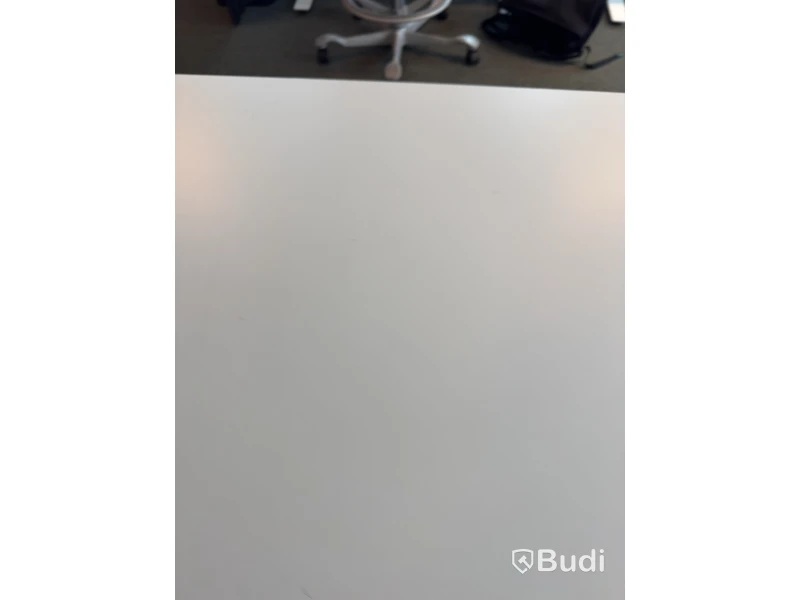 Höj och sänkbart skrivbord