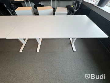 Höj och sänkbart skrivbord
