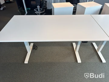 Höj och sänkbart skrivbord