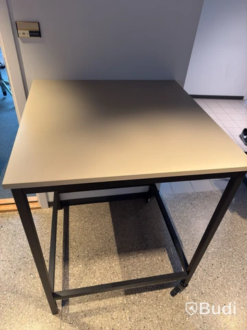 Ståbord med hjul