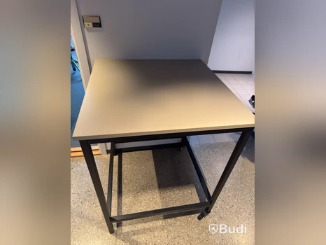 Ståbord med hjul