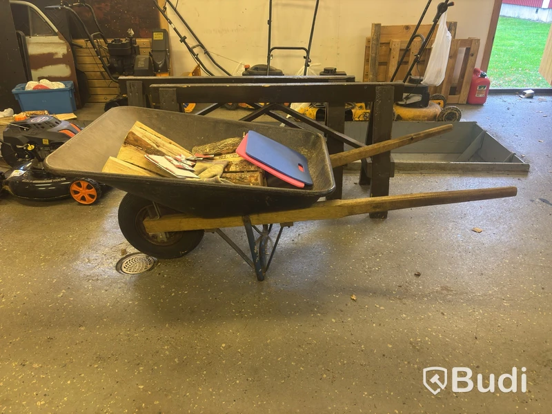 Single-wheel wheelbarrow