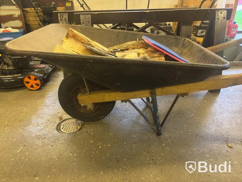 Single-wheel wheelbarrow