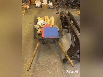 Single-wheel wheelbarrow