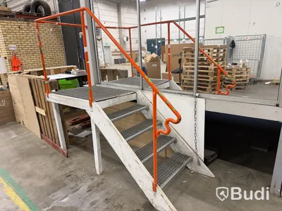 Upphöjd kontorsmodul / Tyst rum med glaspartier