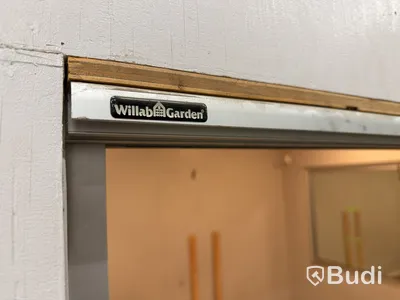 Upphöjd kontorsmodul / Tyst rum med glaspartier