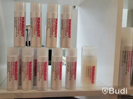 Parti hårprodukter Toni & Guy, 146 kartonger
