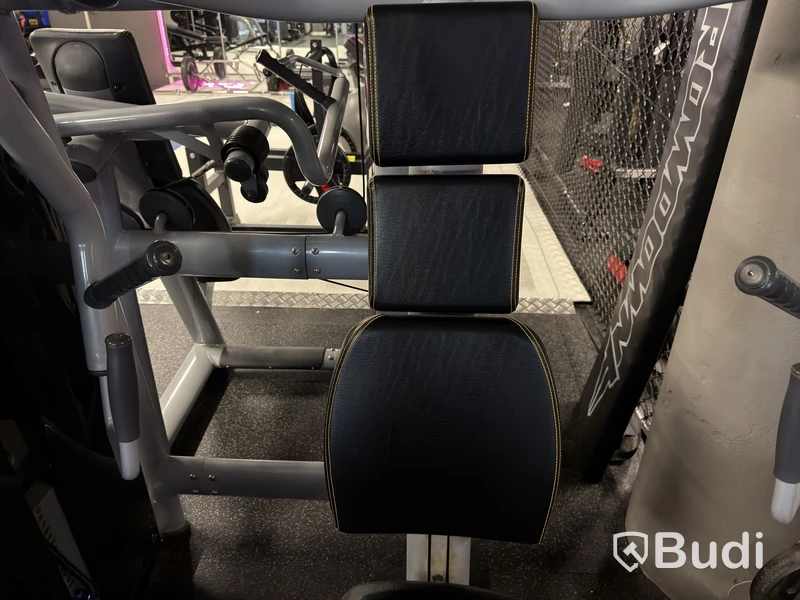 Bröstpress Technogym, viktmagasin 100 kg