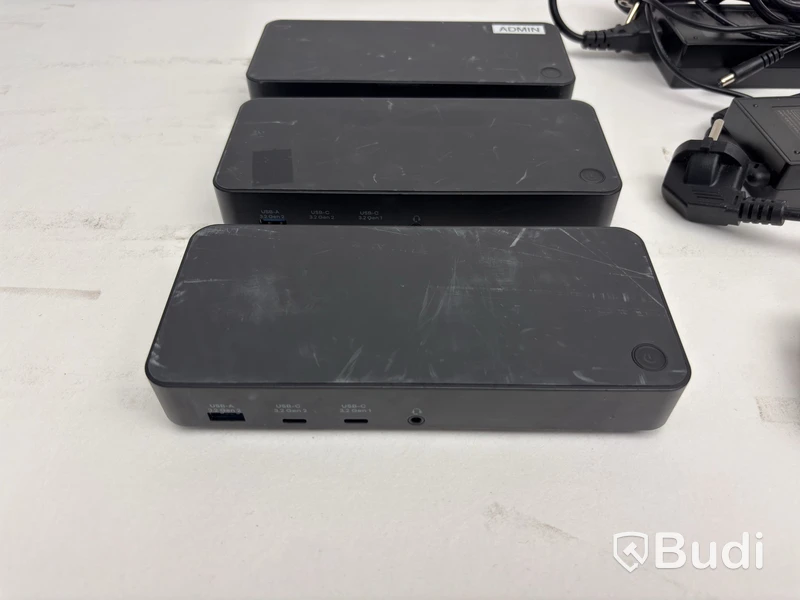 3 ProXtend docking stations with HDMI and DisplayPort