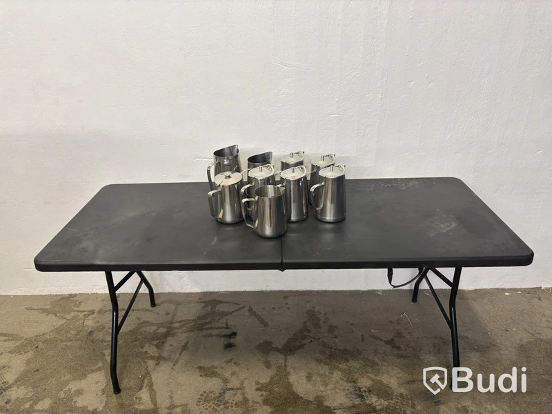 Drop-leaf table incl. 9 jugs