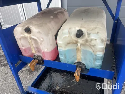 Dunkställ Valvoline, två dunkar med tappkranar