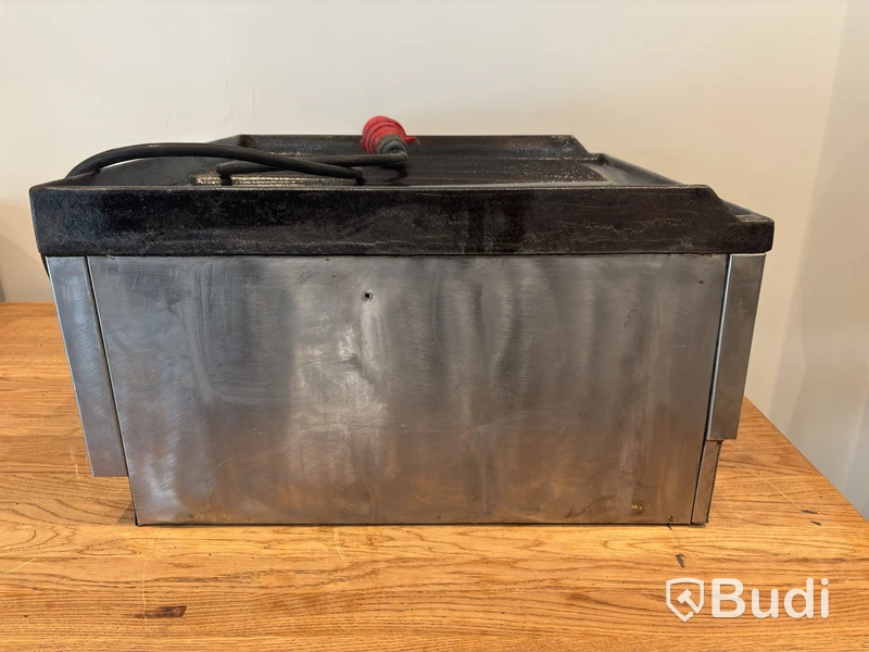 Stekbord Electrolux, slät och räfflad stekyta, 6 kW