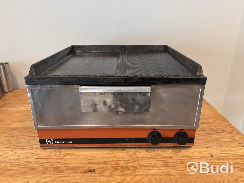 Stekbord Electrolux, slät och räfflad stekyta, 6 kW