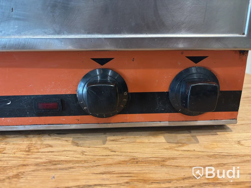 Stekbord Electrolux, slät och räfflad stekyta, 6 kW