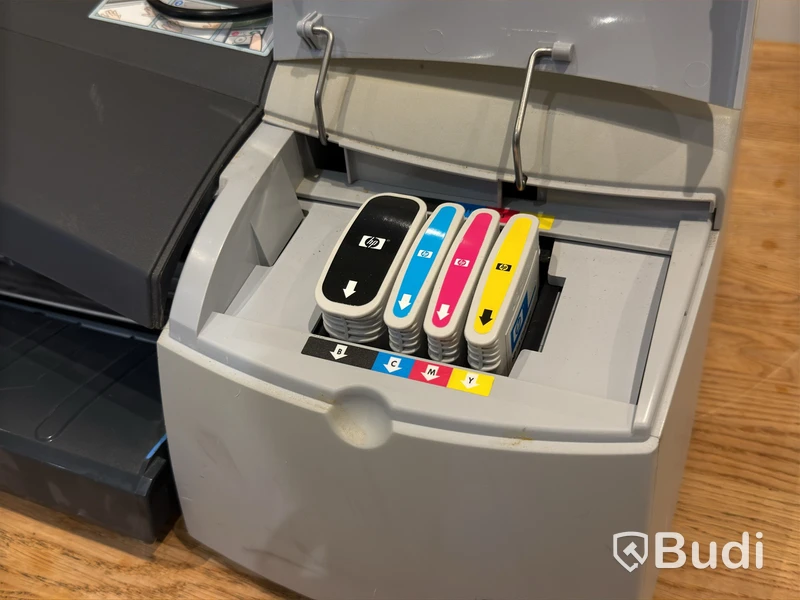 Large-format printer HP DesignJet 111, with roll feed