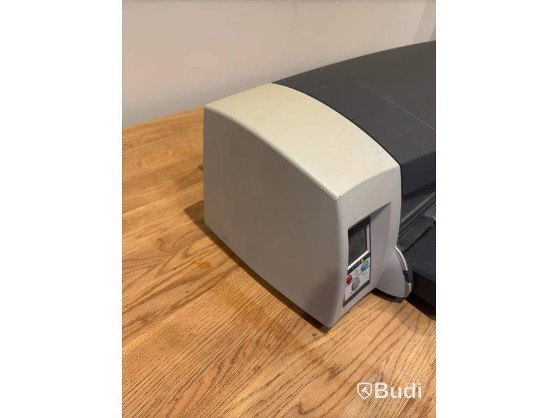Large-format printer HP DesignJet 111, with roll feed
