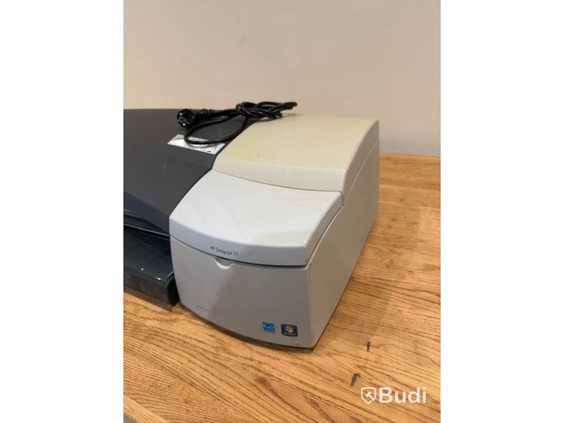 Large-format printer HP DesignJet 111, with roll feed