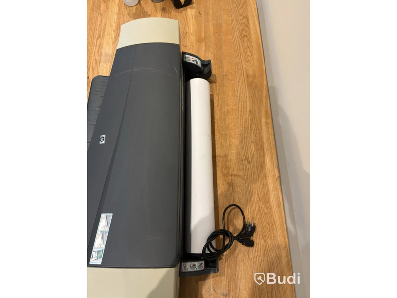 Large-format printer HP DesignJet 111, with roll feed