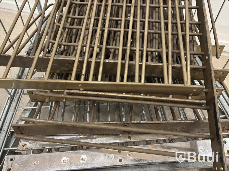 Parti med glashängare i metall, olika modeller